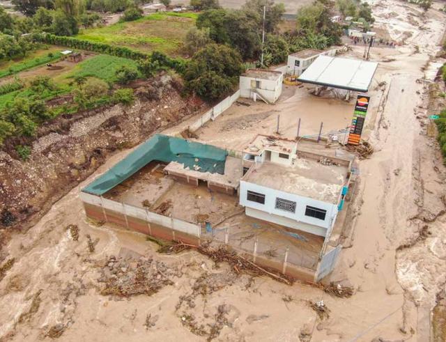 Grifo inundado por el desborde del río. Siete personas fueron rescatadas. (Foto: Bengi Pancca)