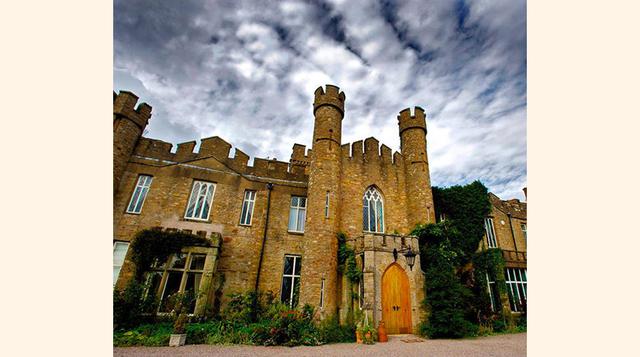 Castillo Augill – Cumbria, Inglaterra. Precio por noche en grupo: 7,317 euros. Precio por persona: 458 euros. (Foto: Forbes)