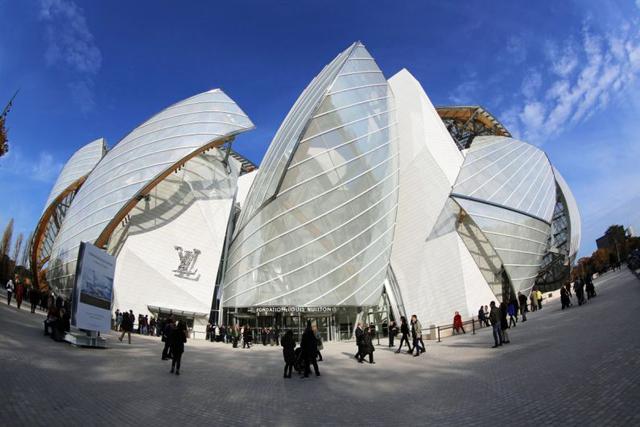 10. Otra de las obras más distintivas de Frank Gehry en París, la infraestructura de la Fundación Louis Vuitton es única en el mundo.