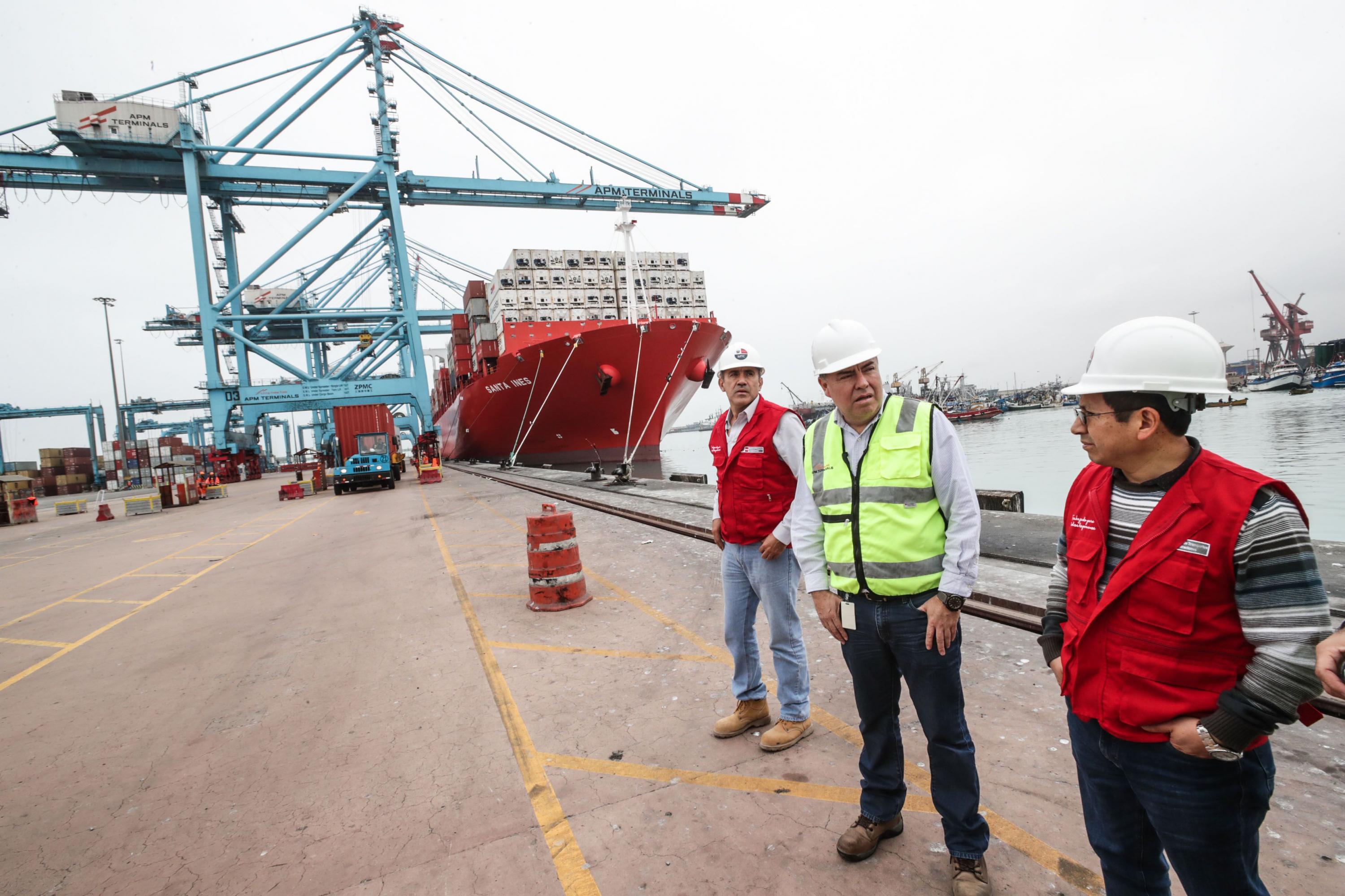 El ministro de Transportes, Edmer Trujillo, visitó los terminales norte y sur del puerto del Callao. (Foto: Difusión)