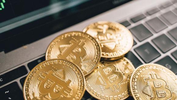 Bitcoin sube 23% a US$ 52,000 en el año.