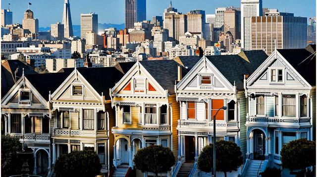 La Calle Steiner, San Francisco; La calle Steiner es una de las cuatro calles que rodean el famoso parque Alamo Square, en San Francisco, desde donde se puede admirar la ciudad. Especialmente la calle para maravillarse es la de las Painted Ladies, esas fa