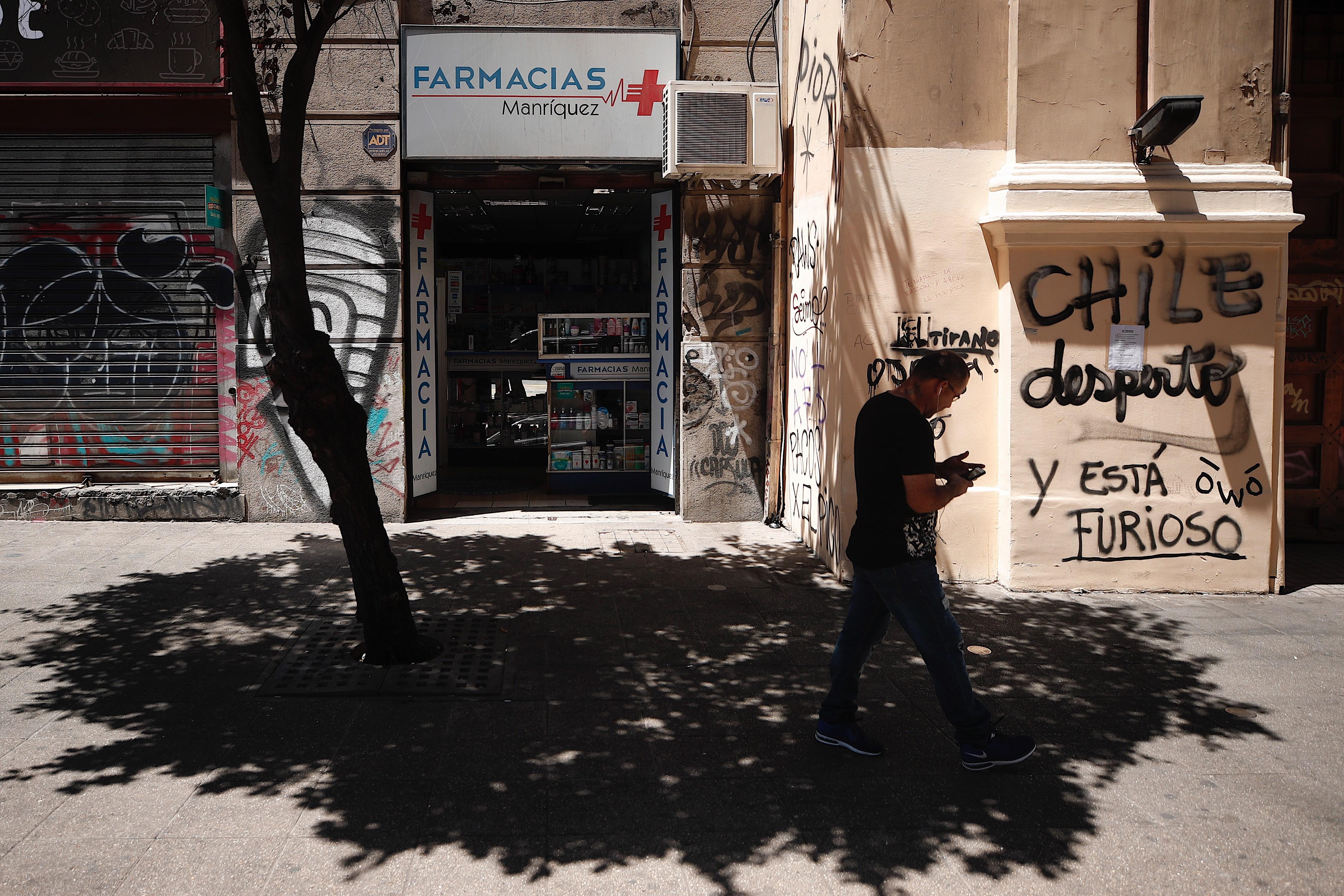 El debate sobre el precio de los fármacos continúa en Chile, país que según indica la Organización Panamericana de Salud, vende los medicamentos de marca más caros de Latinoamérica. (Foto: EFE)