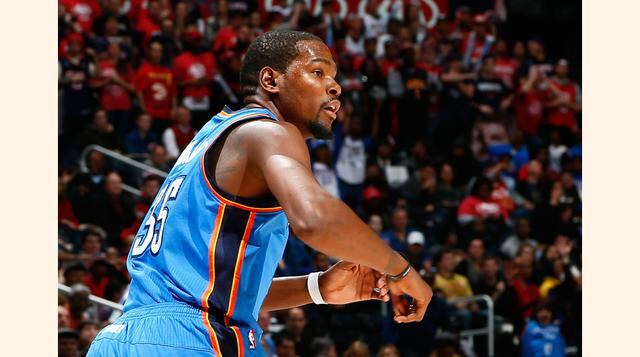 Kevin Durant # 35 de los Oklahoma City Thunder , Ingresos totales: US$ 54 millones, Sueldo: US$ 19 millones, Patrocinios: US$35 millones. (Foto: Getty)