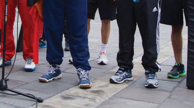 Para todos los gustos. Seguramente los nuevos ministros nunca se imaginaron que iban a pisar el Patio de Honor en unas informales zapatillas.