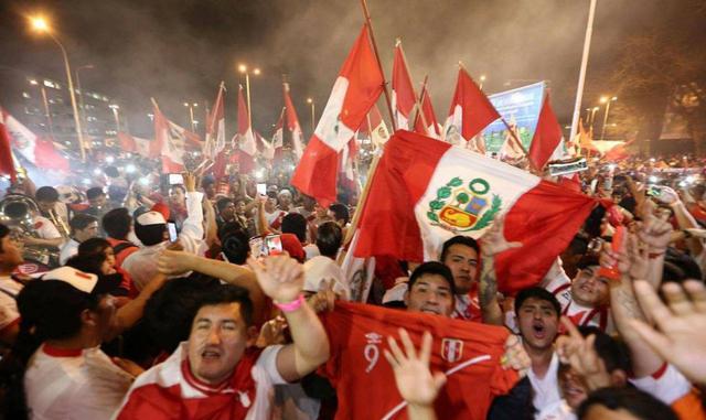 FOTO 14 | Otro producto cuya venta se vería impulsada es el de las camisetas oficiales: solamente al cierre de este mes podría duplicarse. (Foto: USI)