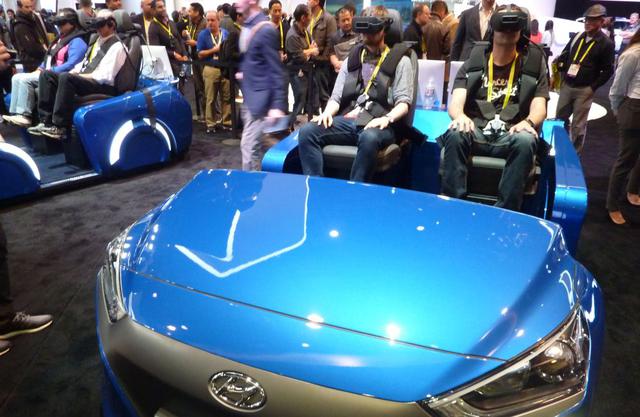 Hyundai también presenta su prototipo de vehículo autónomo y permite a los asistentes del CES experimentar, gracias a la realidad virtual, lo que será movilizarse en estos vehículos en un futuro.