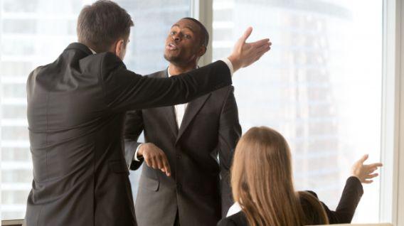 Si no se resuelve a tiempo las diferencias, podrían traducirse en un mal desempeño por parte de los colaboradores. (Foto: Freepik)