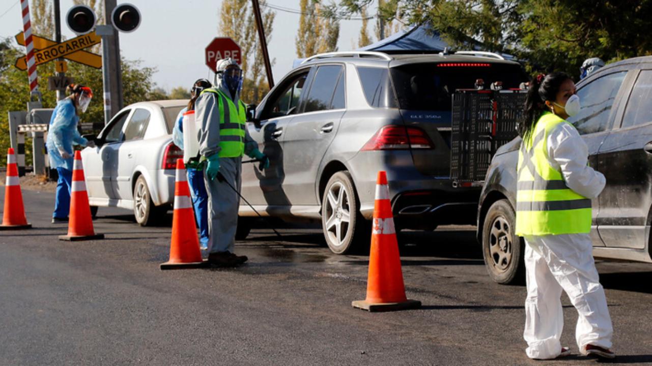 Chile, el país más rico de Sudamérica, sigue siendo una nación en desarrollo, donde 30% de su fuerza laboral se encuentra en la economía informal, y está forjando un plan de batalla único que, por lo menos hasta ahora, ha resultado exitoso.