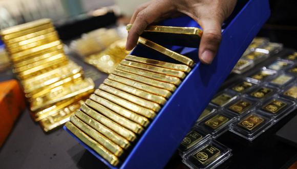 La forma más sencilla de invertir en oro es a través del ETF, pues la ganancia va de la mano con el precio de este, si el metal sube, sube el ETF. (Foto: AFP)