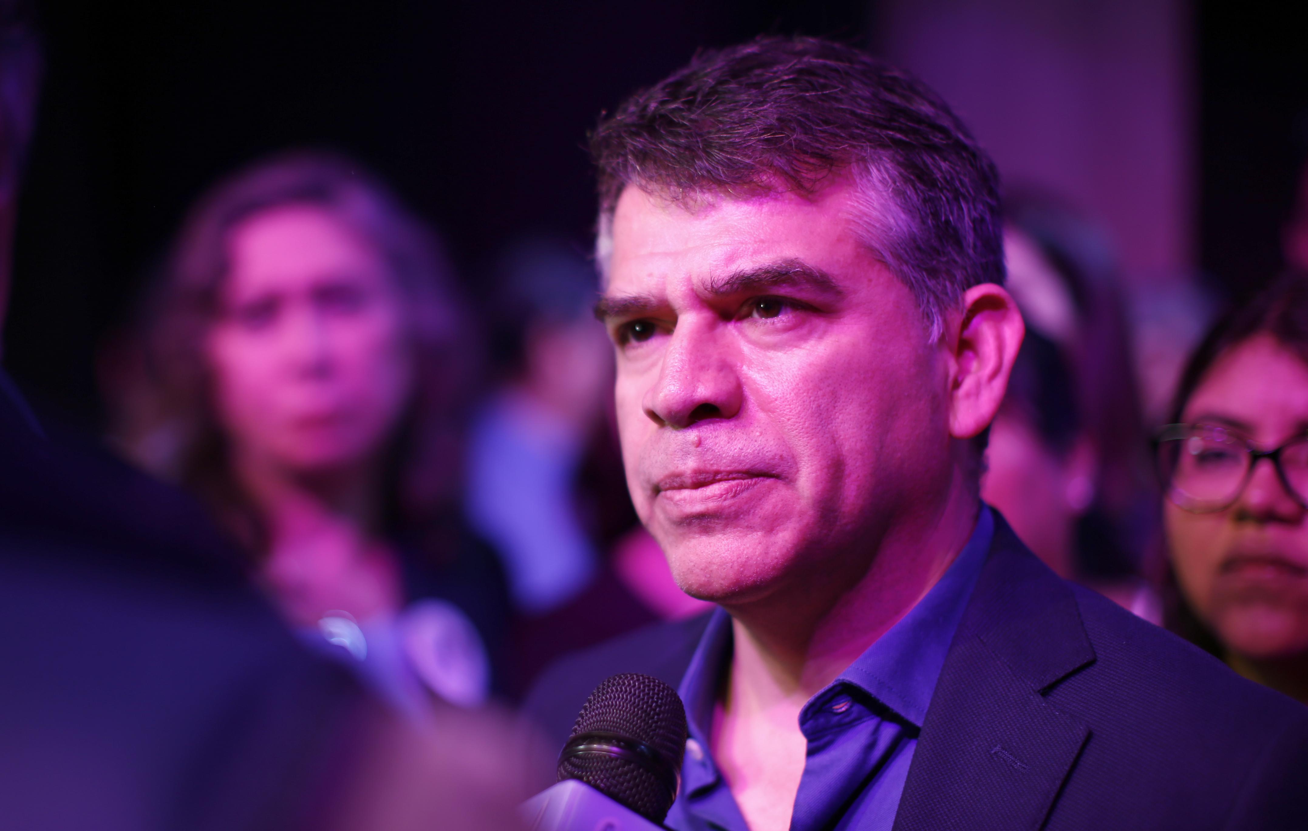 Julio Guzmán, líder del Partido Morado.