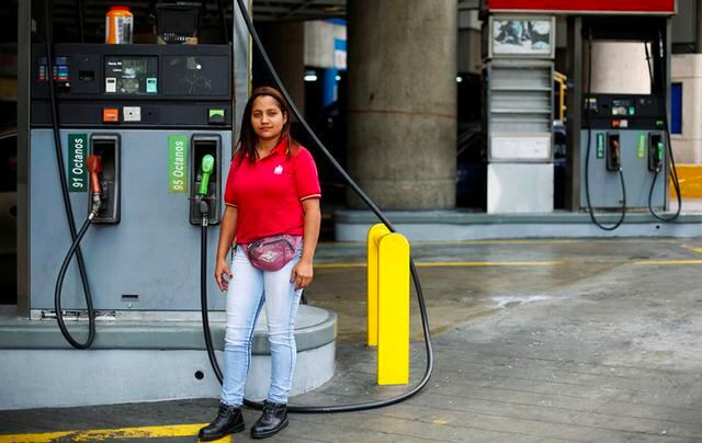 FOTO 9 | 9. Sin embargo, conciliar el trabajo con el cuidado de la familia representa un importante desafío para Las mujeres que trabajan en todo el mundo. De hecho, tanto Las mujeres como Ios hombres en la gran mayoría de Los países y territorios encuestados mencionaron “el equilibrio entre el trabajo y la familia” como uno de Los principales problemas que enfrentan Las mujeres que tienen empleos remunerados. (Foto: Reuters)