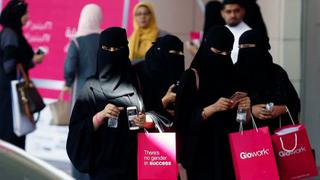 Las mujeres saudíes pronto podrán conducir y este es el impacto en el mercado laboral