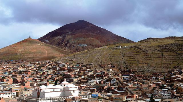 Potosí (Bolivia). La ciudad creció en las espaldas de los trabajadores indígenas reclutados (mitayos). La Unesco dice que toda la cadena de producción se conserva, junto con presas, acueductos, centros de fresado y hornos. (Foto: Wikipedia)