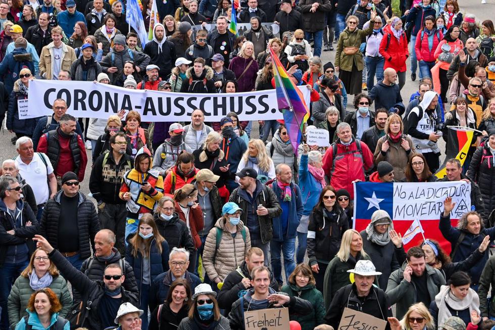 La mayor de las concentraciones tuvo lugar en Stuttgart (sur de Alemania), la ciudad donde en los meses pasados se desarrollaron marchas multitudinarias contra las medidas contra el COVID-19. (Texto y foto: EFE).
