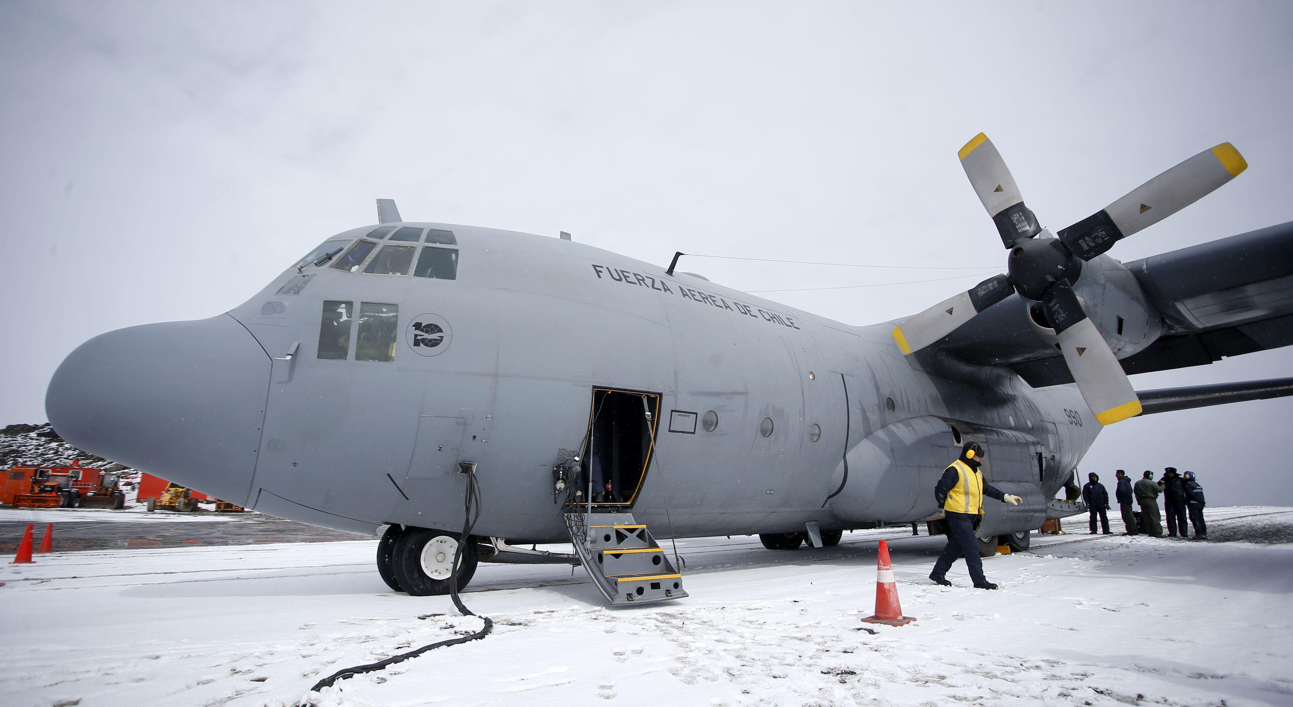El Hércules C130 era un avión que realizaba ese recorrido hacia la Antártida de forma habitual y que el piloto tenía experiencia en ese viaje y contaba con más de 2,000 horas de experiencia de vuelo. AFP / JAVIER TORRES
