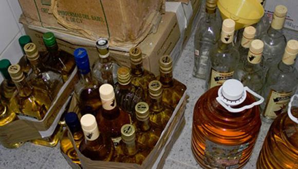 Consumir alcohol adulterado puede causar la muerte. (Foto: Vanguardia.com.mx)
