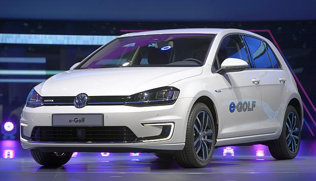 Volkswagen planea aumentar la producción anual de automóviles eléctricos desde los 40,000 de 2018 a 3 millones para 2025. (Foto: AFP)