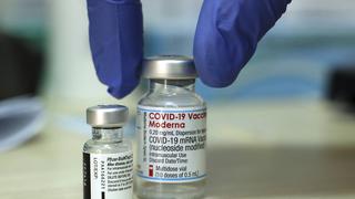 Para enfrentar ómicron se requiere dosis de refuerzo de  Pfizer o Moderna, según estudio 