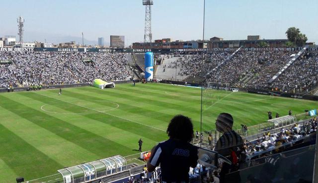 Foto 2 | Alianza Lima espera recibir unas ocho marcas en estadio Alejandro Villanueva. “Venimos negociando con varias, de rubros como licores y construcción; una de las marcas es de procedencia australiana y quiere tener cercanía con el club”, indicó Benjamín Romero, gerente de Marketing y Comercial del club a Gestión. El costo para las marcas dependerá del nivel de exposición. (Foto: Difusión)