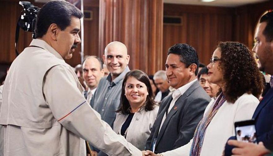 Vladimir Cerrón aseveró que existen procesos electorales democráticos y "prensa alternativa comunal" en el país llanero.&nbsp;(Foto: Twitter)