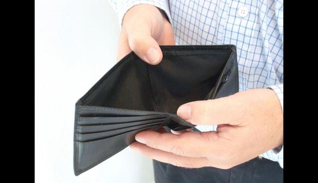 FOTO 6 | 6. Imagínate a ti mismo con cero dinero.
Me refiero a cero. Hay una alta probabilidad de que esto suceda. He conocido varios negocios que no lo han hecho en el largo plazo. Y, han estado cerca de la quiebra. Lanzar una idea de negocio fallida es una realidad para muchos empresarios. Más de la mitad de las nuevas empresas fracasan en los primeros cinco años de apertura. ¿Cómo manejarías no tener dinero entrante?

Es una buena idea elaborar un plan "en caso de que ocurra el peor resultado". Es posible que necesites conseguir un trabajo sobre la marcha o vivir temporalmente con tus padres. Es posible que deba ir sin las comodidades a las que está acostumbrado. Averigua cómo te las arreglarías si tu plan de negocios fuera al sur. Mira tus fuentes actuales de ingresos. ¿Qué ganas con tu trabajo actual? ¿Cuánto durarían tus ahorros si renunciaste? ¿Qué cosas inesperadas podrían arruinar tu plan (por ejemplo, arruinas tu auto o se rompe tu horno)? Prepárese para todas las situaciones que podrían suceder si la idea de negocio no funciona.