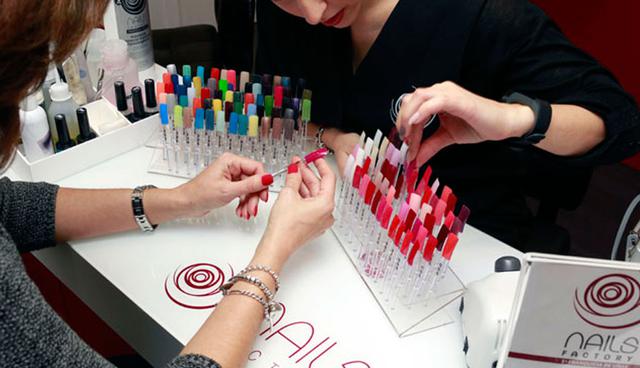 FOTO 5 | 5. Nail Factory. La principal ventaja competitiva de la franquicia se basa en "ofrecer el mejor y más completo servicio para el cuidado y decoración de las uñas". Otro valor añadido para el asociado es que no se necesite un local de gran tamaño para llevar a cabo este negocio, a partir de 15 metros cuadrados se podrá desarrollar la actividad.
Ya en el plano económico, la franquicia de momento no tiene acuerdos con entidades financieras, pero destaca que. "una vez que el centro está operativo, los productos se abonan el día 15 del mes siguiente al de la compra". El pay-back, mientras, se estima en menos de 24 meses. (Foto: Difusión)