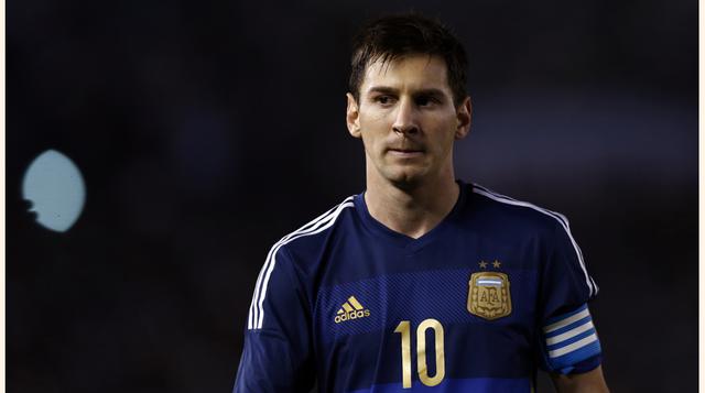 El argentino Lionel Messi se llevó el Balón de Oro en el 2009 pero en Sudáfrica 2010 se quedó solo en cuartos de final. (Foto: Reuters)
