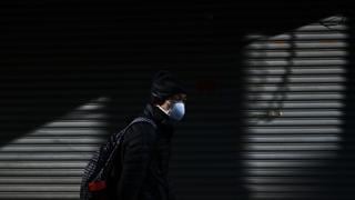 Japón sufre por coronavirus, pugna comercial y alza tributaria