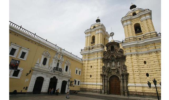 EL CONVENTO DE SAN FRANCISCO. Esta construcción de 1546 construida bajo las órdenes del arquitecto Constantino de Vasconcellos está ubicada en el Centro Histórico y es uno de los monumentos más importantes de la ciudad. La mayoría de los turistas que acud