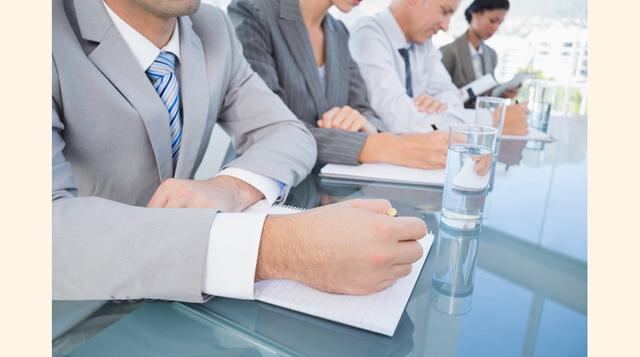 Medición: El clima laboral se puede medir a través de encuestas, y en ellas normalmente se considera diferentes dimensiones de medición; por ejemplo, si se está midiendo el trato que recibe de su Jefe, hay que asegurarse antes que la cultura empresarial e