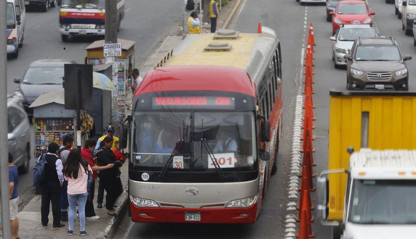 El corredor Javier Prado atiende a gran cantidad de pasajeros. (El Comercio)