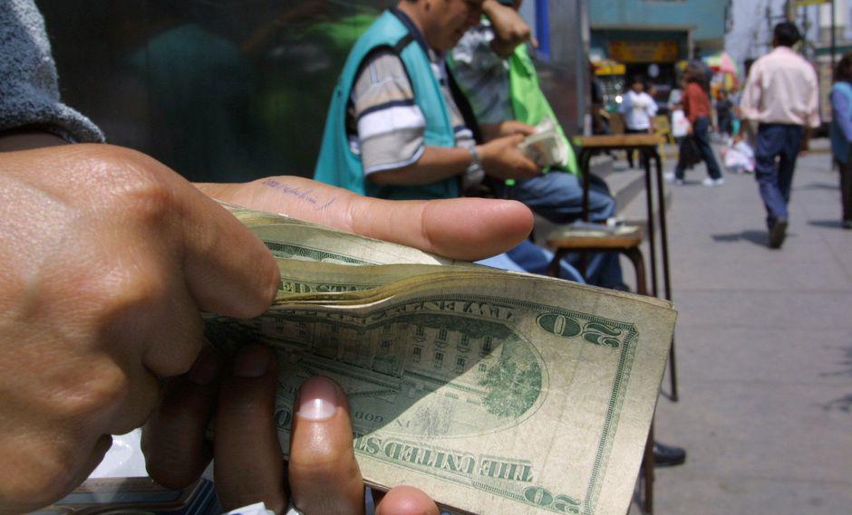 Se registró un alza de 0.74% al comienzo de las operaciones cambiarias. (Foto: GEC)