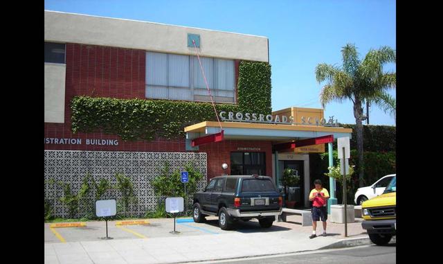 FOTO 2 | Spiegel pasó sus primeros años en una escuela ultra exclusiva llamada Crossroads, en Santa Mónica, en la que cada año cuesta decenas de miles de dólares. Otros destacados alumnos de esta escuela son el cofundador de Tinder Sean Rad, además de Kat