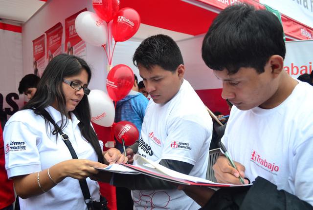 Hacer uso de las bolsas universitarias y de las municipalidades también contribuye en el propósito. Se recomienda participar en ferias laborales (sobre todo para posiciones operativas) y conocer casas de empleo. (Foto: GEC)