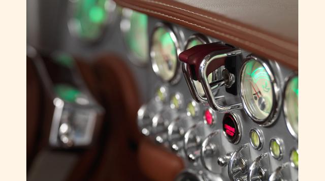 Vista interior del tablero de mando del C8 Preliator, con reminiscencias al mundo de la aviación. (Foto: Megaricos)