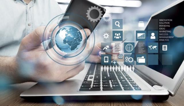 FOTO 17 | 17. Soluciones en redes sociales. Jeff Bezos, fundador de Amazon y Elon Musk, de cofundador de PayPal y Tesla Motors pertenecen a la Generación X. Es por eso que no es sorpresa que esta generación se adapte tan bien a la nueva tecnología y medios. Alrededor del 42% de los GenX pasan más tiempo en Facebook (cerca de siete horas a la semana), que el Millennial promedio. Aprovecha su interés por las redes sociales y su afinidad por los negocios, ayúdalos a llegar a su público meta con una empresa que gestione de manera integral su presencia en línea.