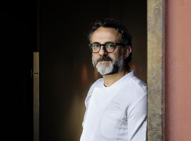 El chef italiano Massimo Bottura del restaurante Osteria Francesacana en Módena, Italia, eligió a Shake Shack: una cadena de hamburguesas internacional fundada por el restaurador Danny Meyer.