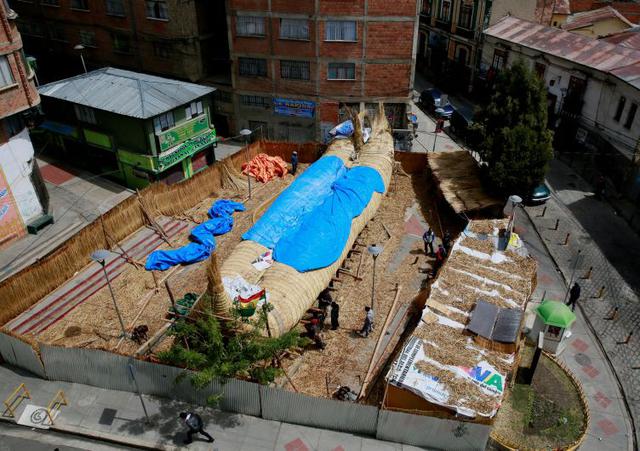 Ya en 1947, el noruego Thor Heyerdahl realizó el viaje desde puertos peruanos hasta el archipiélago Tuamotu, en la Polinesia, a 8,000 kilómetros de distancia, y el español José Kitín Muñoz atravesó el Pacífico en 1999 en balsa de totora, desde Arica. (Fot