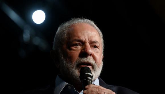 El presidente electo de Brasil, Luiz Inácio Lula da Silva, habla durante una presentación del informe final del gabinete de transición gubernamental en Brasilia el 22 de diciembre de 2022. (Foto de EVARISTO SA / AFP)