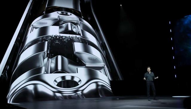 Samsung anunció un nuevo teléfono inteligente plegable y en la imagen se muestran sus visagras. (Foto: AFP)