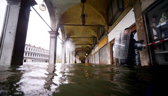 El “agua alta” no da tregua en Venecia y alcanza los 154 centímetros. (Foto: AFP)
