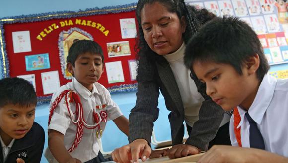 Sutep exhortó a los ministerios de Educación y del Interior garantizar la integridad y la vida de la comunidad educativa. Foto: Andina