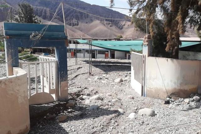 El lodo y las piedras ingresaron a parques y viviendas. (Foto: Prefectura Tacna)