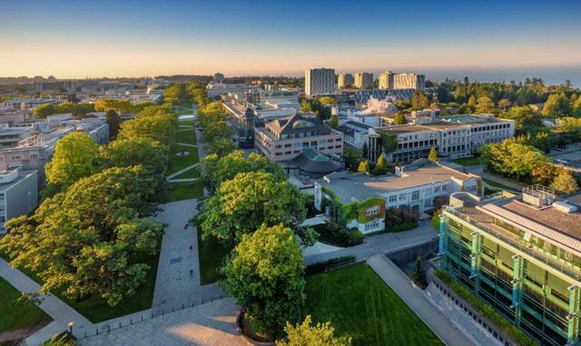 Universidad de British Columbia (UBC). Algunos de sus cursos de informática son tan populares que tienen listas de espera. Tienen una puntuación de 80,8.