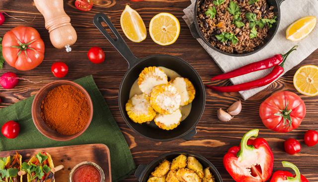 FOTO 4 | 4. Alimentación. Uno de los puntos cruciales cuando analizas al país en el que estudiarás. “Imagina que encontraste el máster en negocios internacionales perfecto en China, pero no eres amante de la cocina exótica, por lo tanto, la podrías pasar terrible probando el lagarto seco o los caballitos de mar”, ejemplifican en Mundo Joven, agencia educativa con presencia en México, Guatemala, Argentina y Colombia. La gastronomía es capital para que tu experiencia sea un deleite en todos los sentidos. Importante: ¿Tienes alergia a algún tipo de alimento? ¿Estás seguro? (Foto: Freepik)