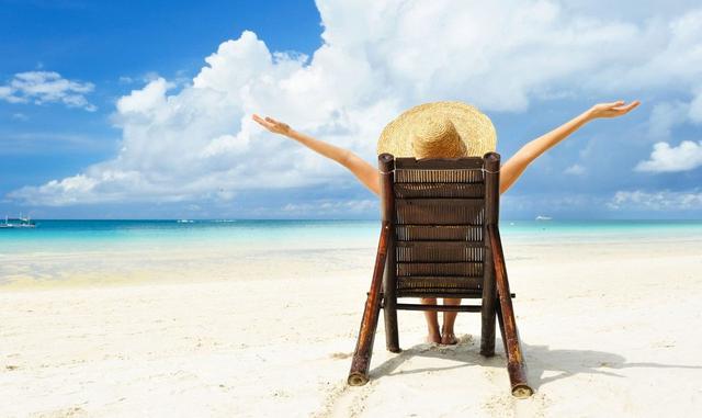 FOTO 6 | Vacaciones. Las empresas que tienen un buen programa de vacaciones, que ofrecen más días de los que establece la ley, retienen mejor el talento y sus empleados tienen un mejor rendimiento. Las vacaciones son el tiempo con el que cuenta el empleado para dedicarse a actividades fuera de su rutina, tomarse unos días para dedicarse a actividades recreativas o incluso sólo para descansar ayuda a que las personas tengan una mayor balance y por lo tanto un mejor rendimiento al regresar a sus labores.