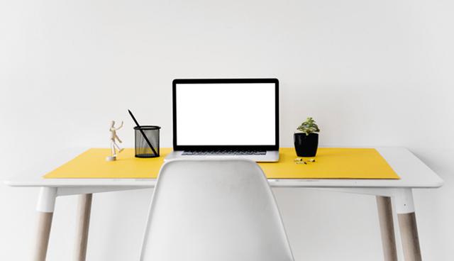 FOTO 7 | ESCRITORIO ORDENADO

El desorden y la desorganización en tu lugar de trabajo manda a tu cerebro una imagen visual caótica que provoca estrés. (Foto: Freepik)