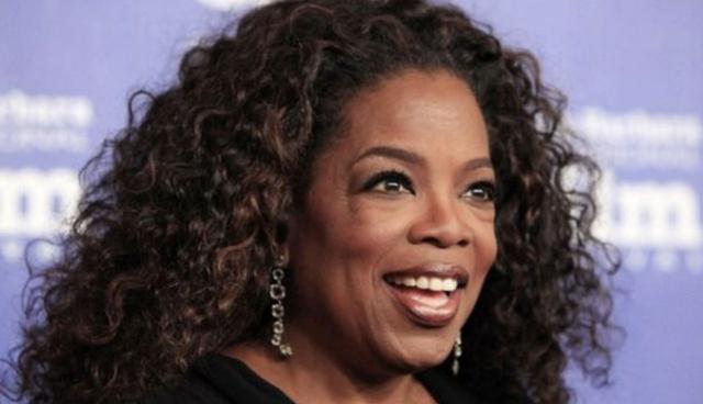 FOTO 3 | 3. Oprah Winfrey: Funfadora, Producciones Harpo y conductora de programas. Oprah Winfrey recuerda: “Hubo un consejo que me dieron y que agradezco no haber escuchado. Recuerdo que cuando era una joven reportera en Baltimore, casi todo el mundo me dijo que irme a Chicago sería mi muerte, que literalmente pisaría una bomba y quedaría destrozada.”

Oprah fue lo suficientemente inteligente como para ignorar ese consejo y arriesgarse… la disposición para dar un salto de fe y salir de tu zona de confort suele llevarte a tener oportunidades inesperadas. Además, ser una persona arriesgada demuestra tu confianza y te ayuda a superar cualquier miedo al fracaso porque estás dispuesto a apostarle a lo desconocido. (Foto: Shutterstock)