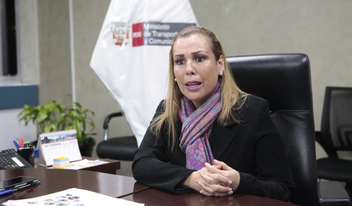 Fiorella Molinelli indicó que de seguir vacunando a domicilio se podría exponer al contagio a las personas que se va a vacunar. (Foto: GEC)